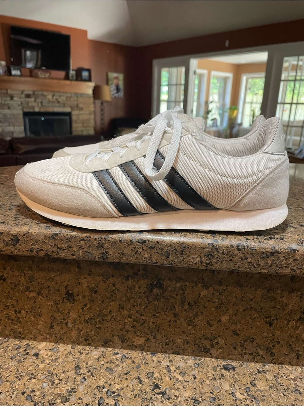 Adidas V Racer 2 Womens Sz 8.5 Crystal White Carbon Black Stripe Fashion Low Top - Picture 4 of 11